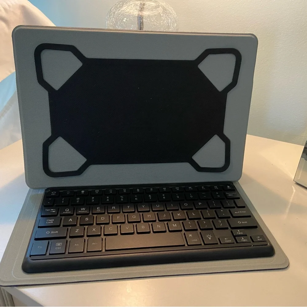 M-Edge Stealth Pro Keyboard - Picture 1 of 11